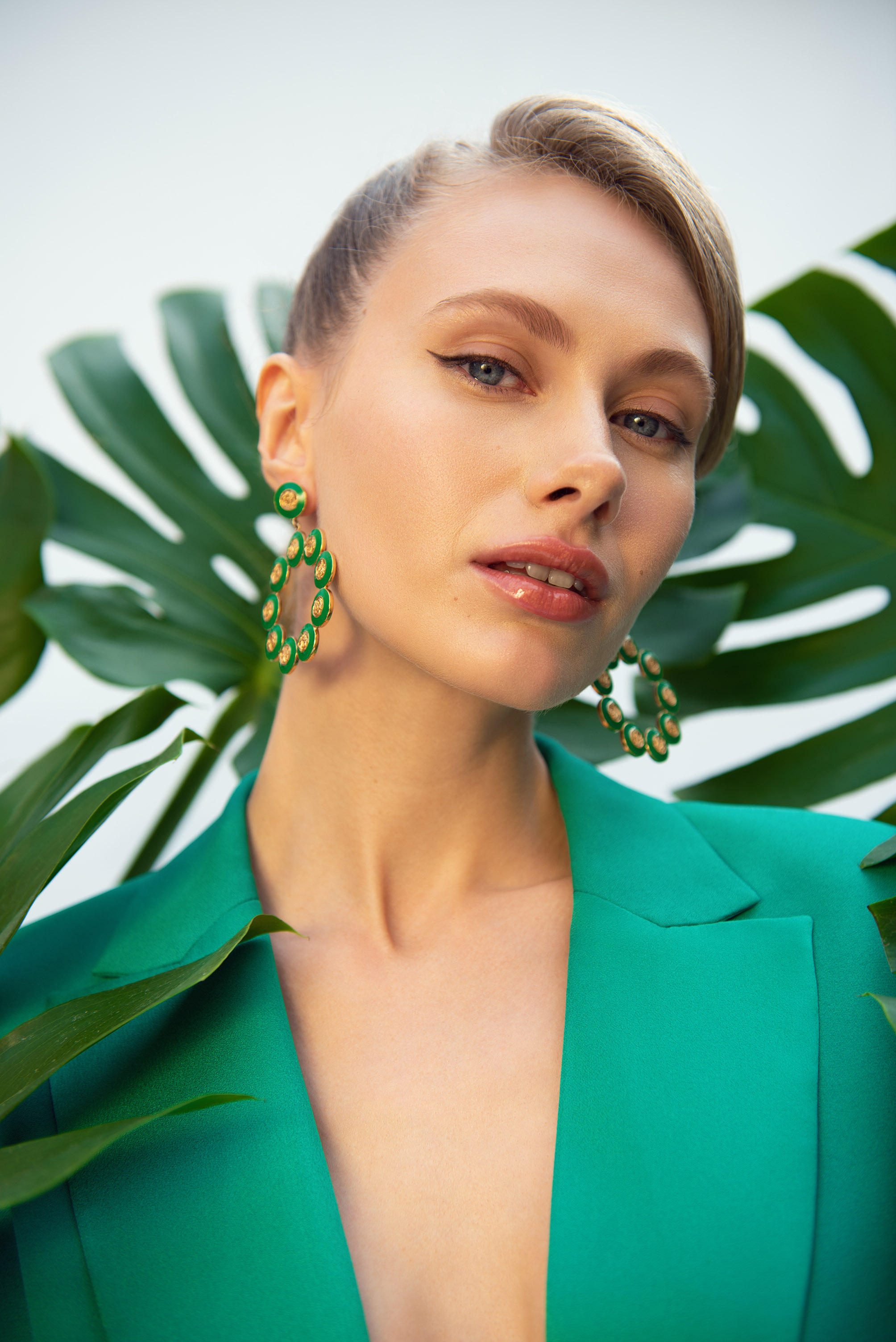 Floral Fusion classic fashion editorial frame 01