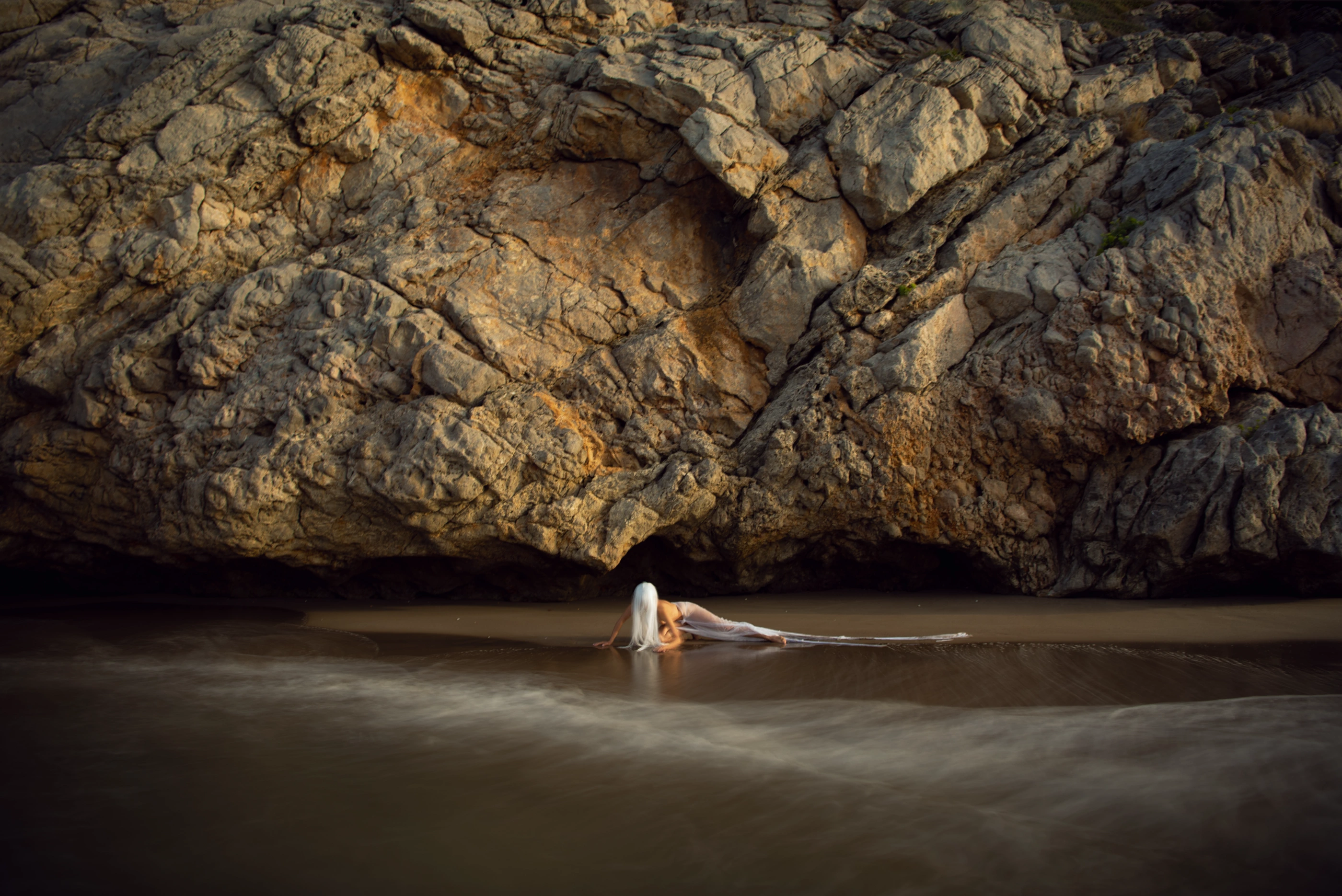 Whisper of the Sea frame 02