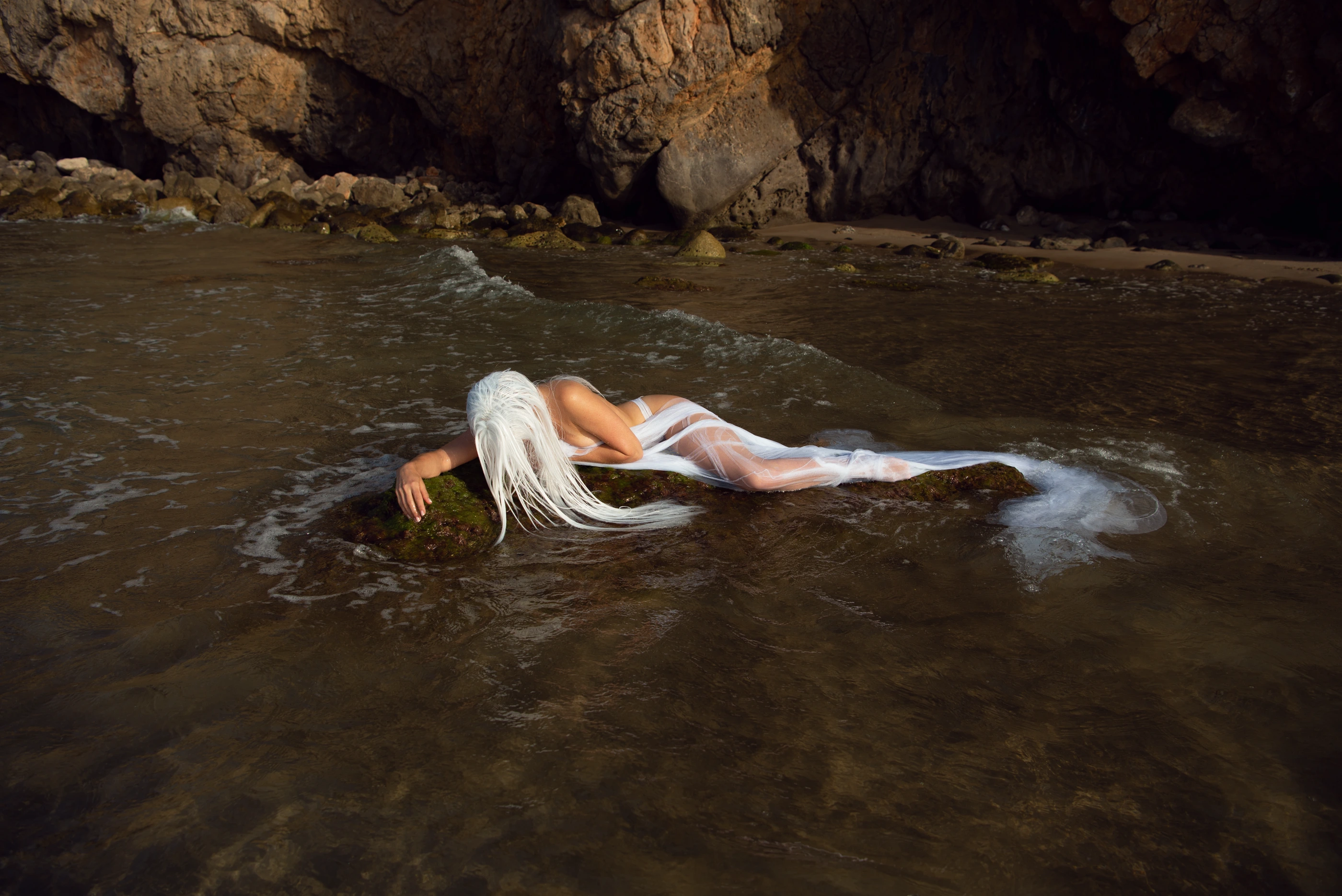 Whisper of the Sea frame 12